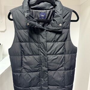 GAP Women's Dark Puffer Vest